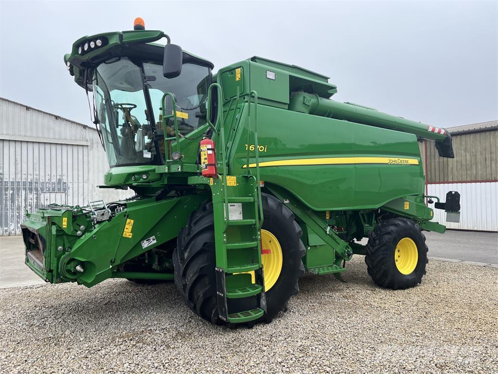 John Deere T670i Combine harvesters