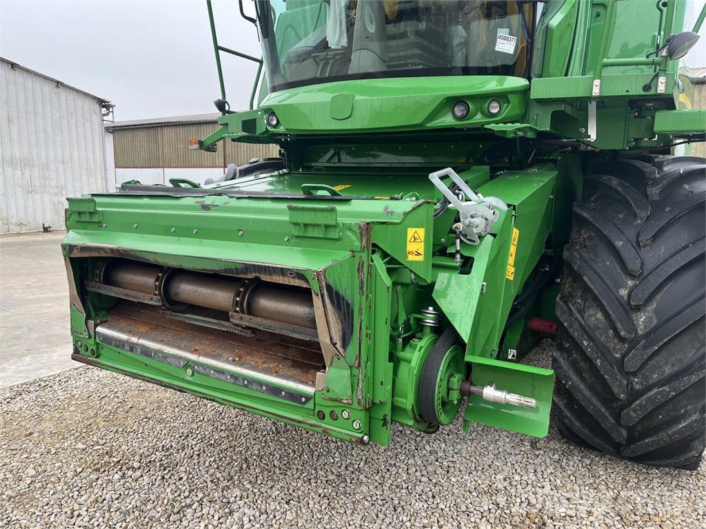 John Deere T670i Combine harvesters