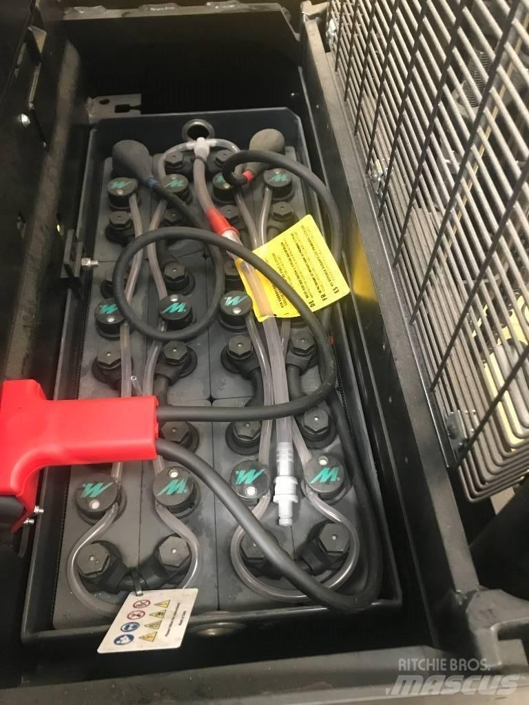 Yale MS14 Pedestrian stacker