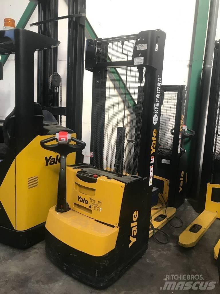 Yale MS14 Pedestrian stacker