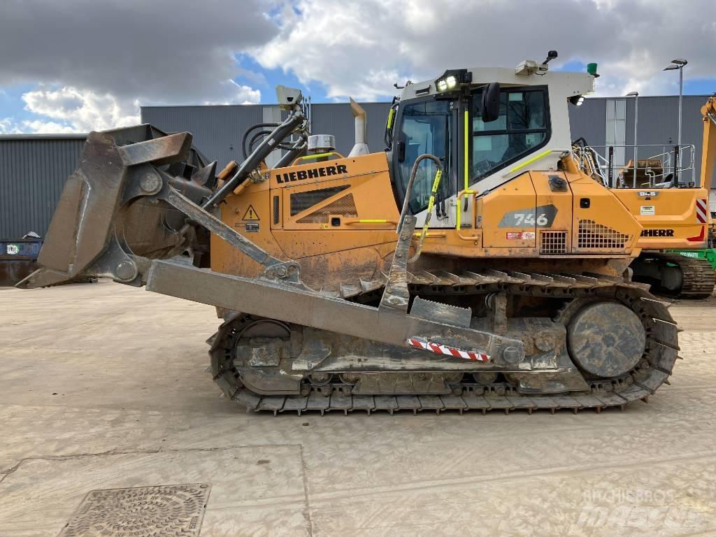 Liebherr PR 746 Crawler dozers