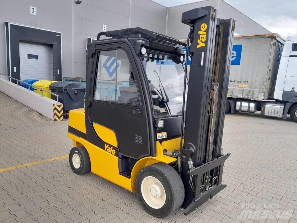 Yale GDP35VX Diesel trucks