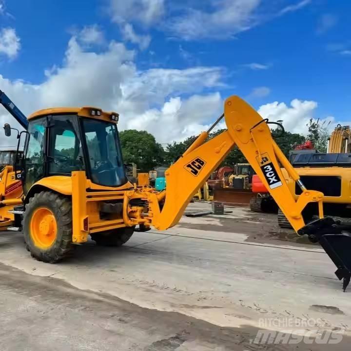 JCB 3 CX Backhoe loaders