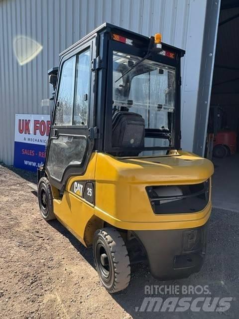 CAT DP 25 NT Diesel trucks