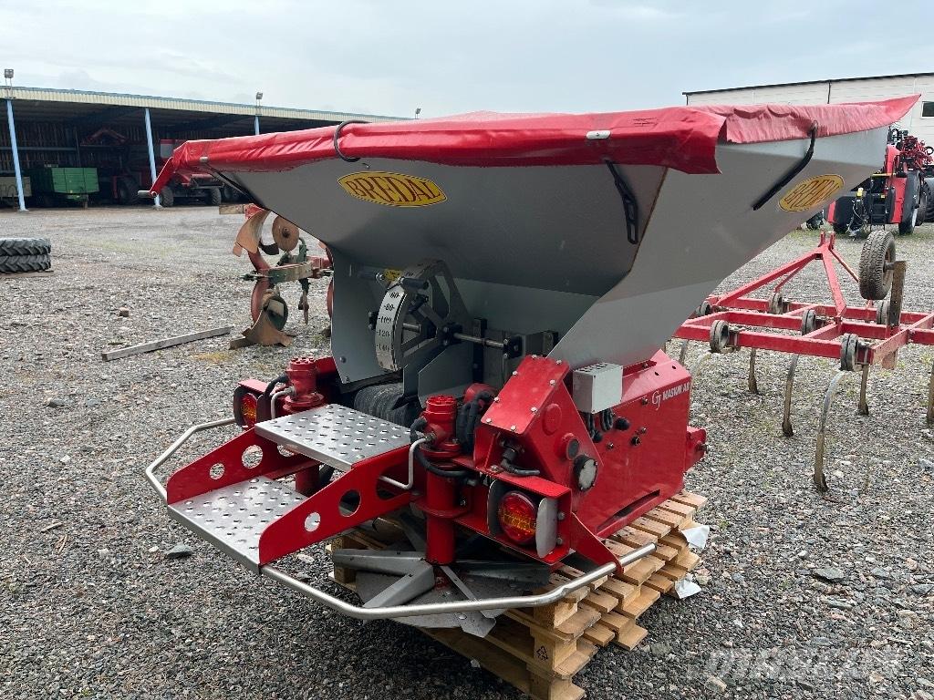 Bredal SGS 1500 Sand and salt spreaders
