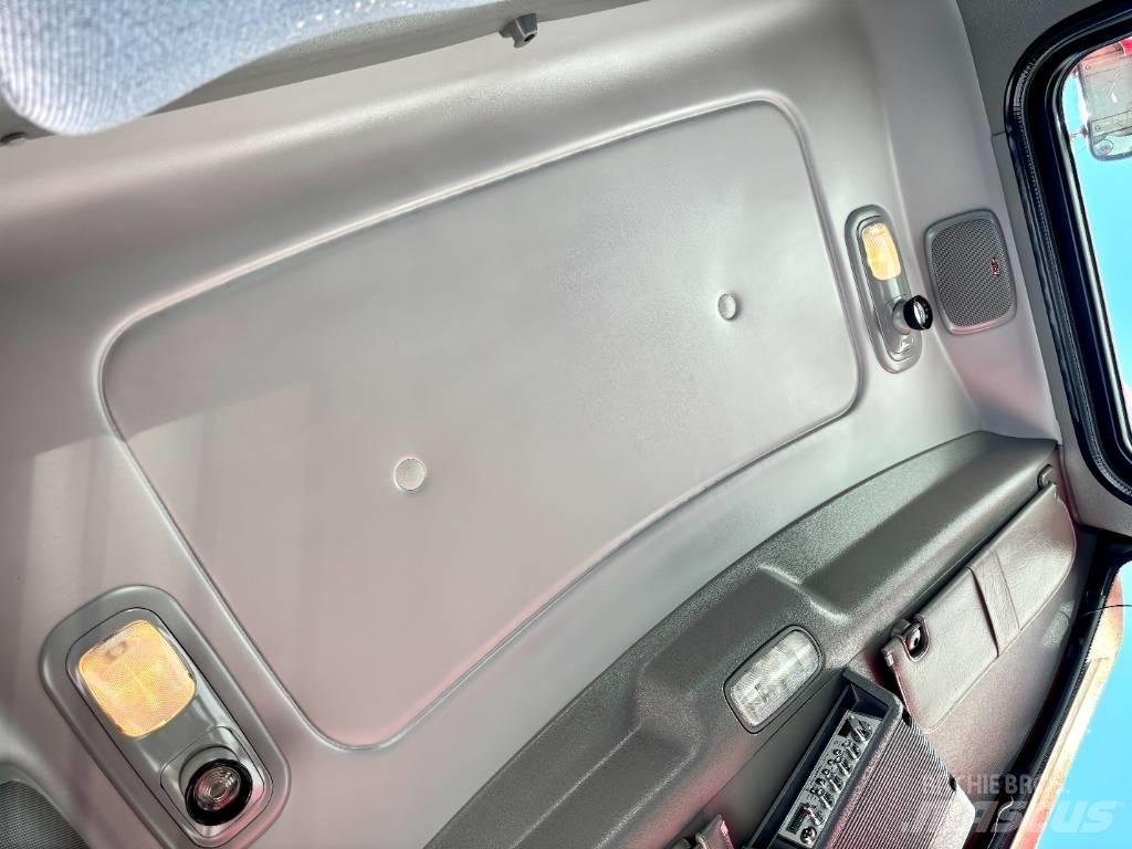 Peterbilt 389 Tractor Units