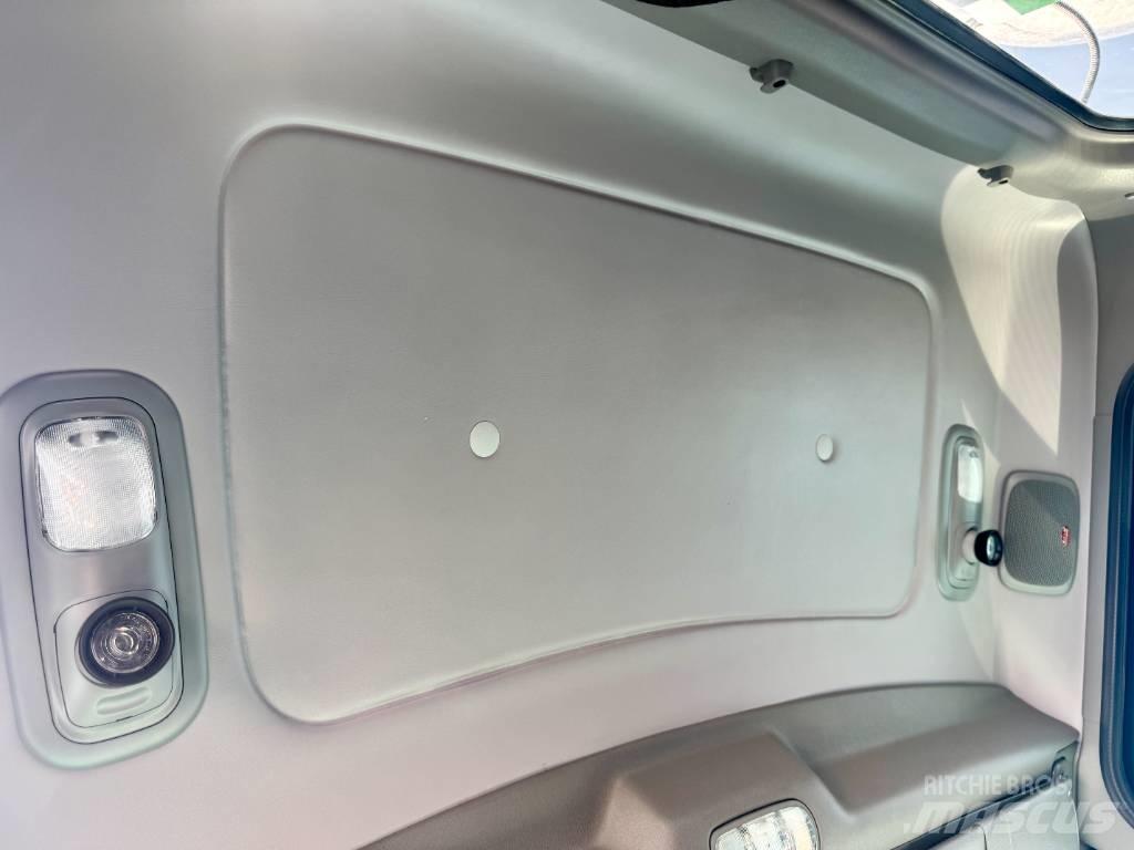 Peterbilt 389 Tractor Units