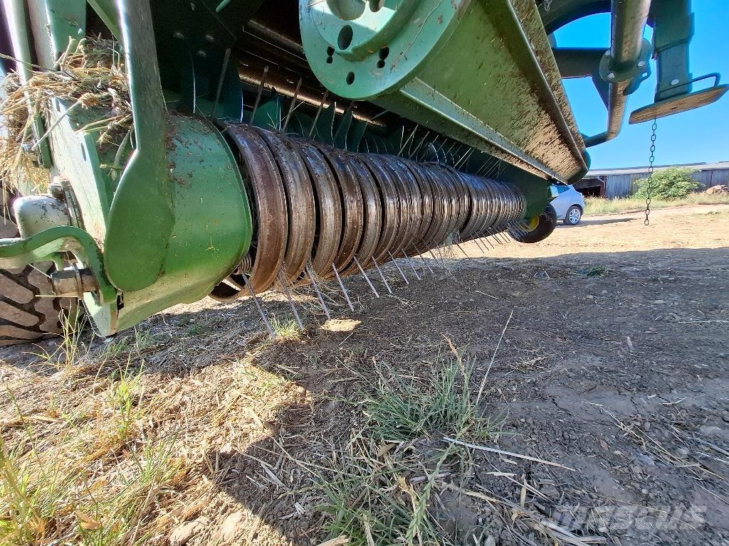 John Deere V461M Round balers