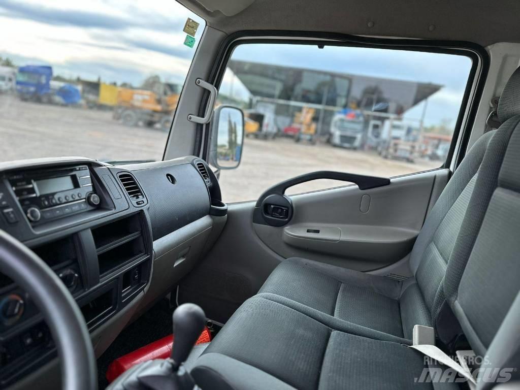 Nissan NT 400 Crane trucks