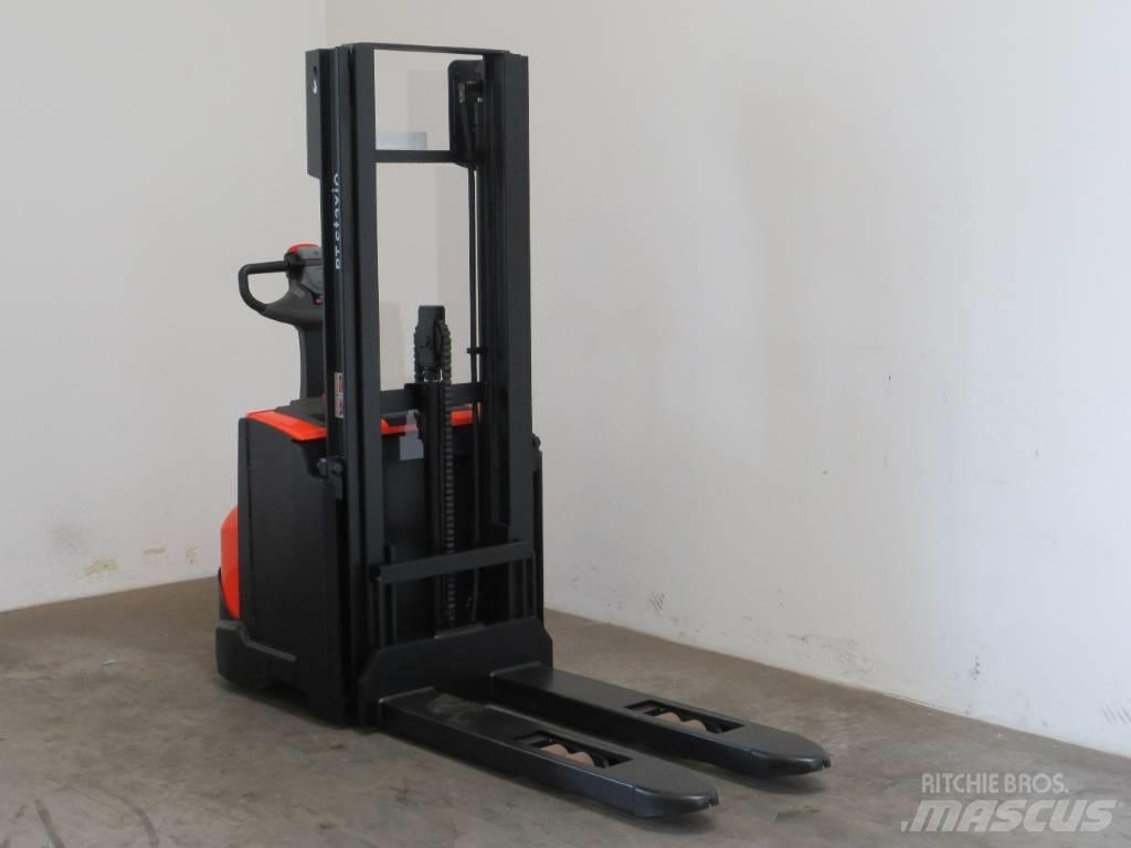 BT SWE 140 Pedestrian stacker