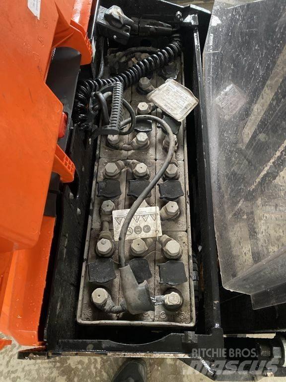 BT SWE120 Pedestrian stacker