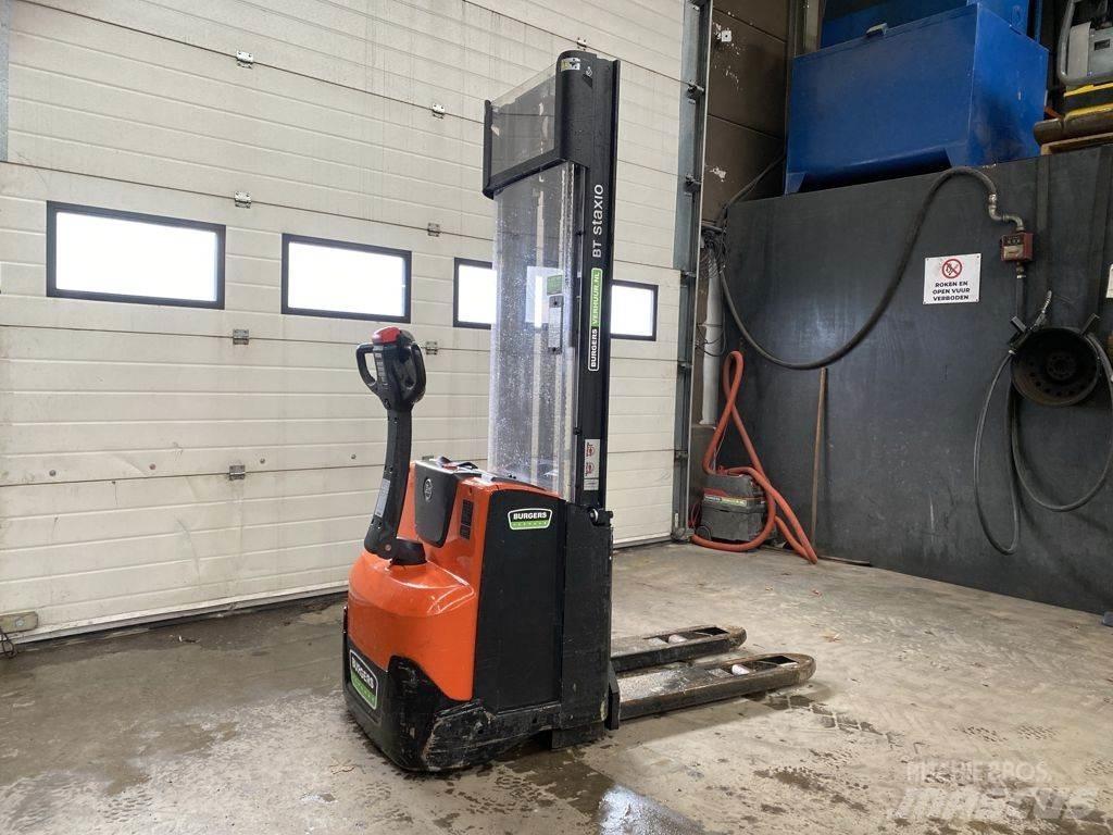 BT SWE120 Pedestrian stacker