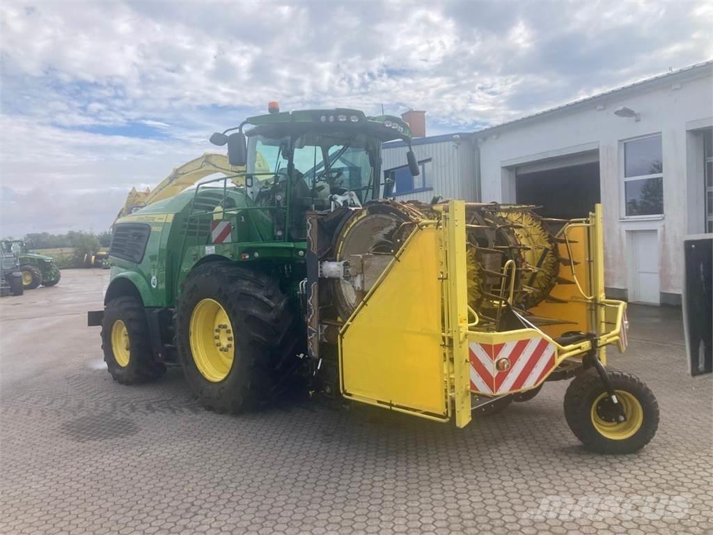 John Deere 9900i Self-propelled foragers