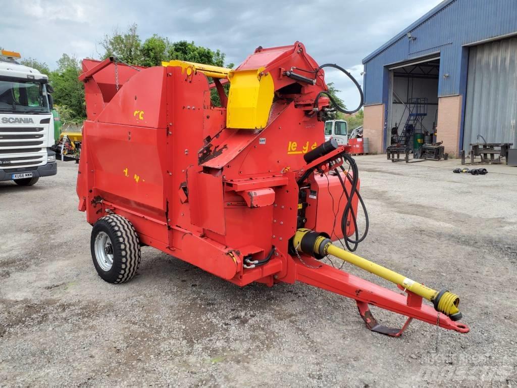 TEAGLE TOMAHAWK 8100 Bale shredders, cutters and unrollers