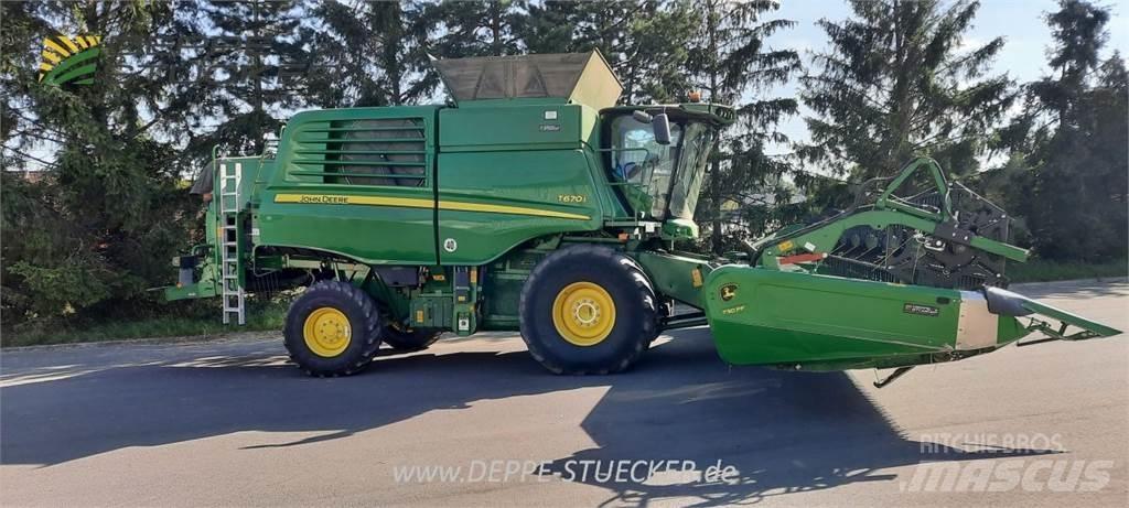 John Deere T670 Combine harvesters