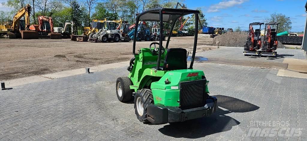 Avant M528 Mini loaders