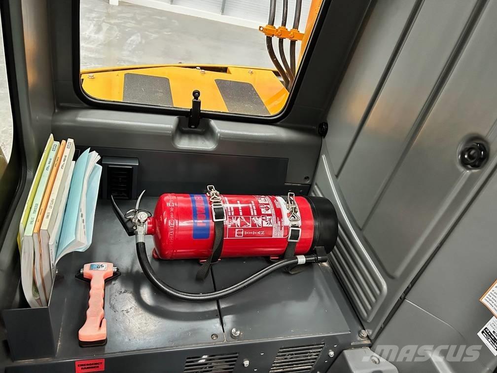 Kato CR-130Ri All terrain cranes