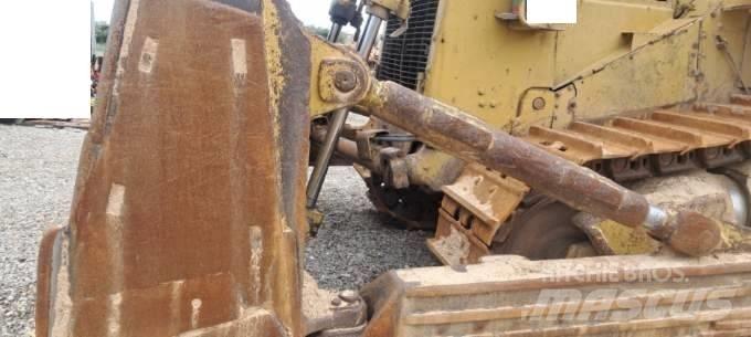 CAT D 9 N Crawler dozers
