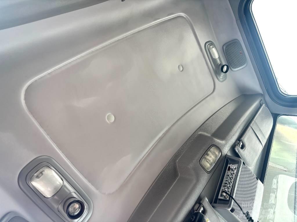 Peterbilt 389 Tractor Units