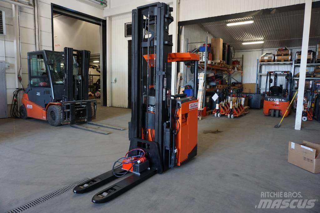 Toyota SRE160L Self propelled stackers