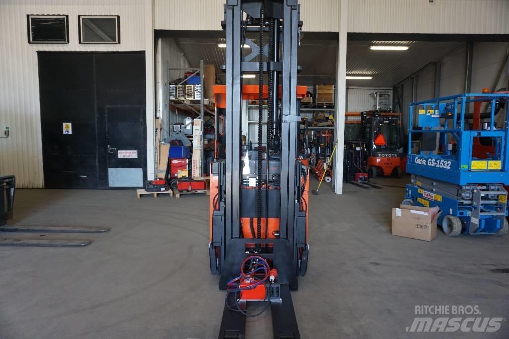 Toyota SRE160L Self propelled stackers