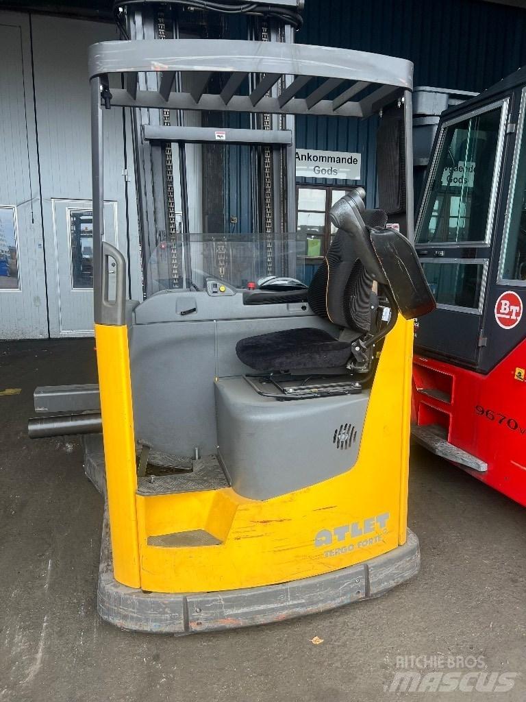 Atlet UFS250 4-way reach trucks