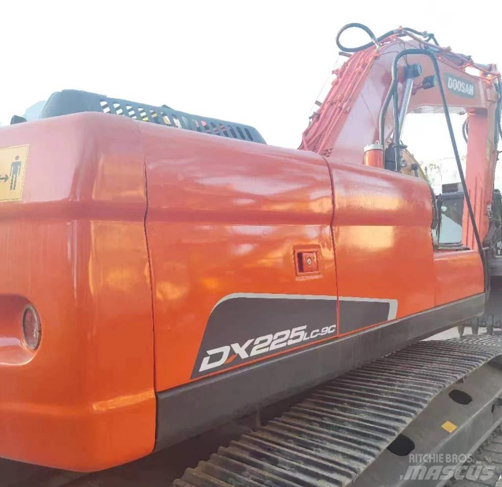 Doosan DX 225 Crawler excavators