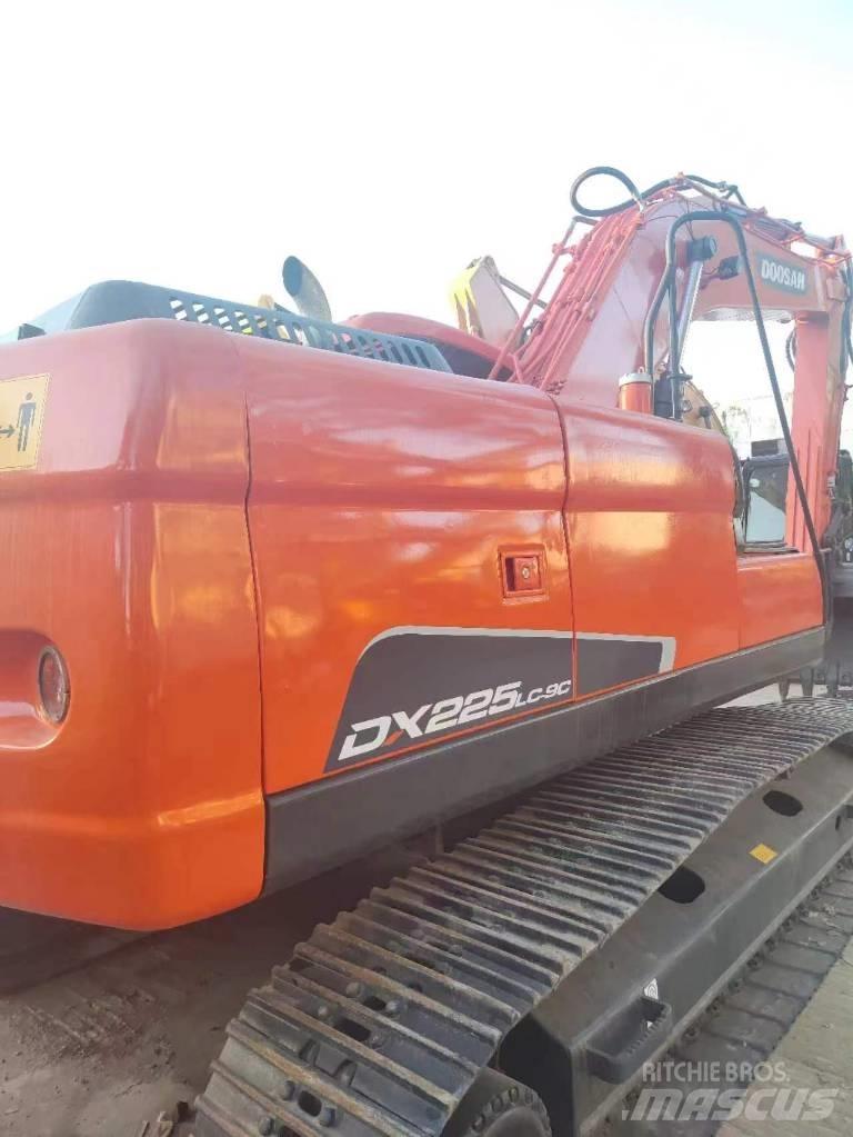 Doosan DX 225 Crawler excavators