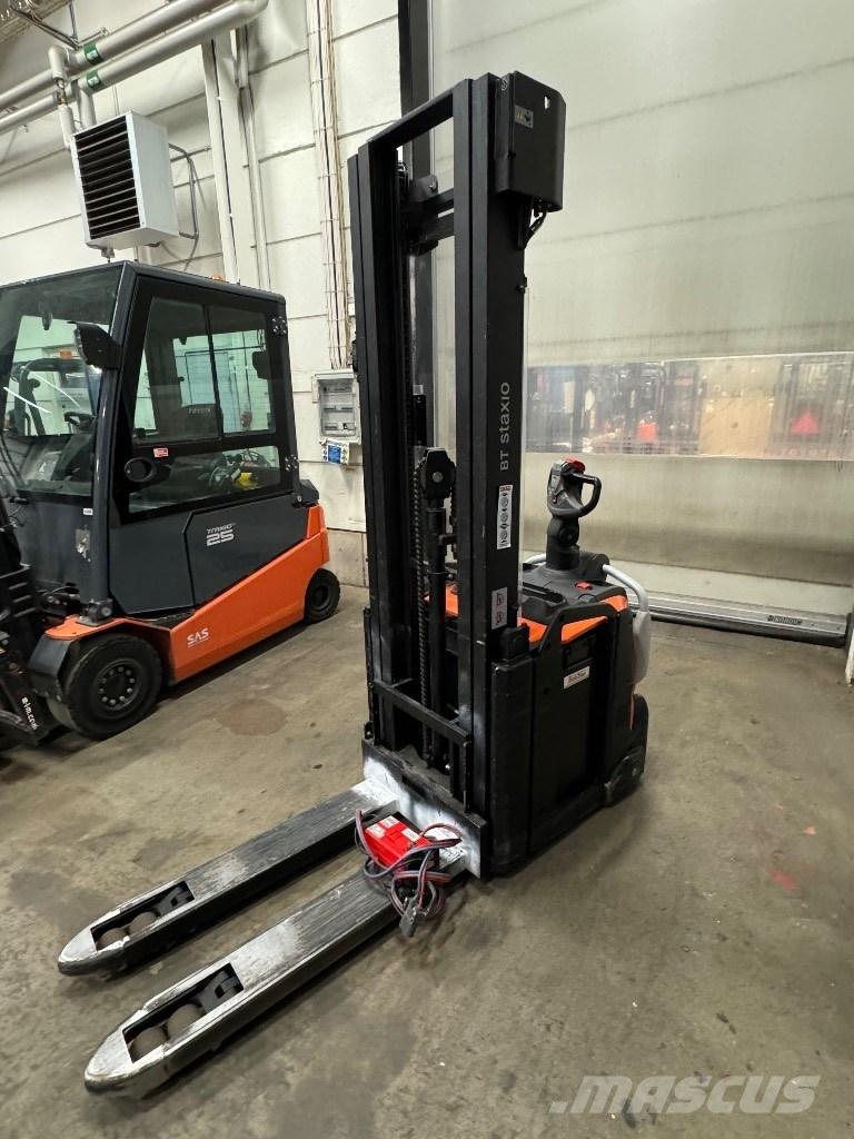 Toyota SPE160L Pedestrian stacker