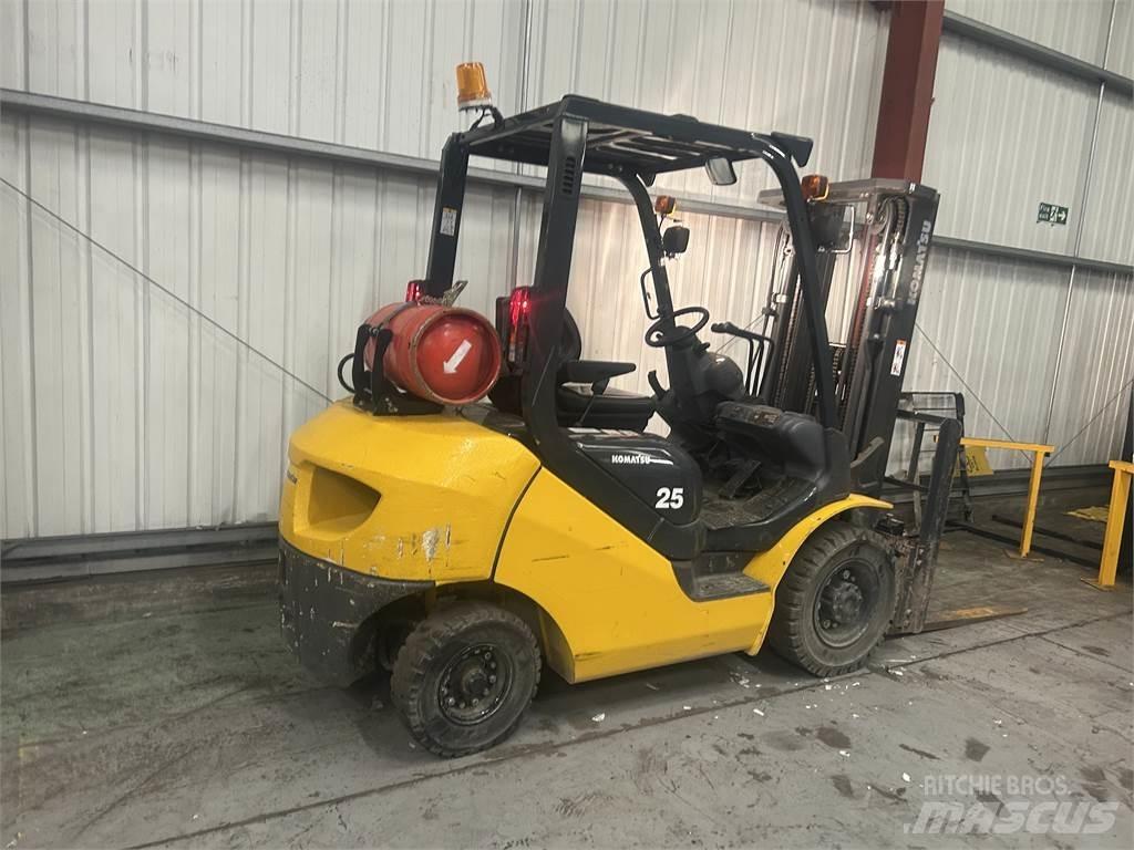 Komatsu FG25HT-17 LPG trucks