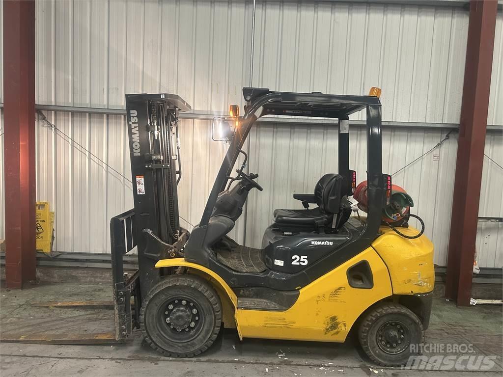 Komatsu FG25HT-17 LPG trucks
