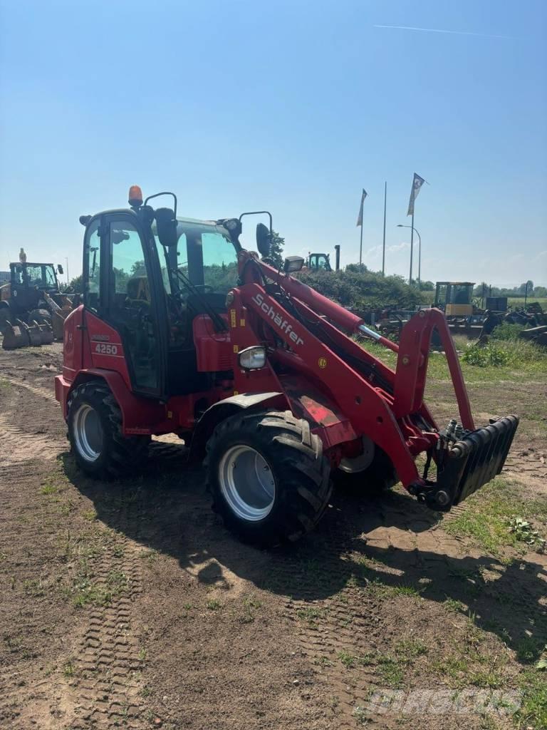 Schäffer 4250 Mini loaders