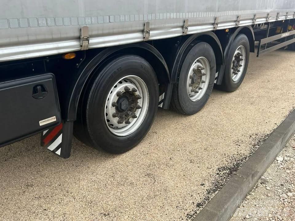 Schwarzmüller S1  J Curtainsider trailers