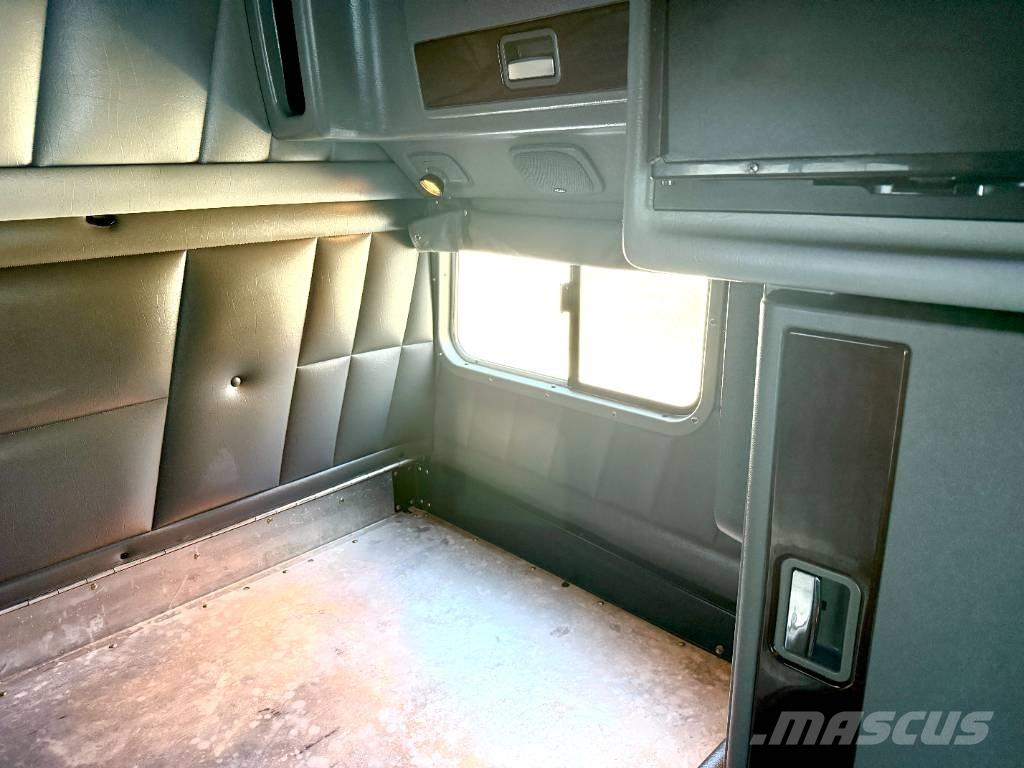 Peterbilt 389 Tractor Units