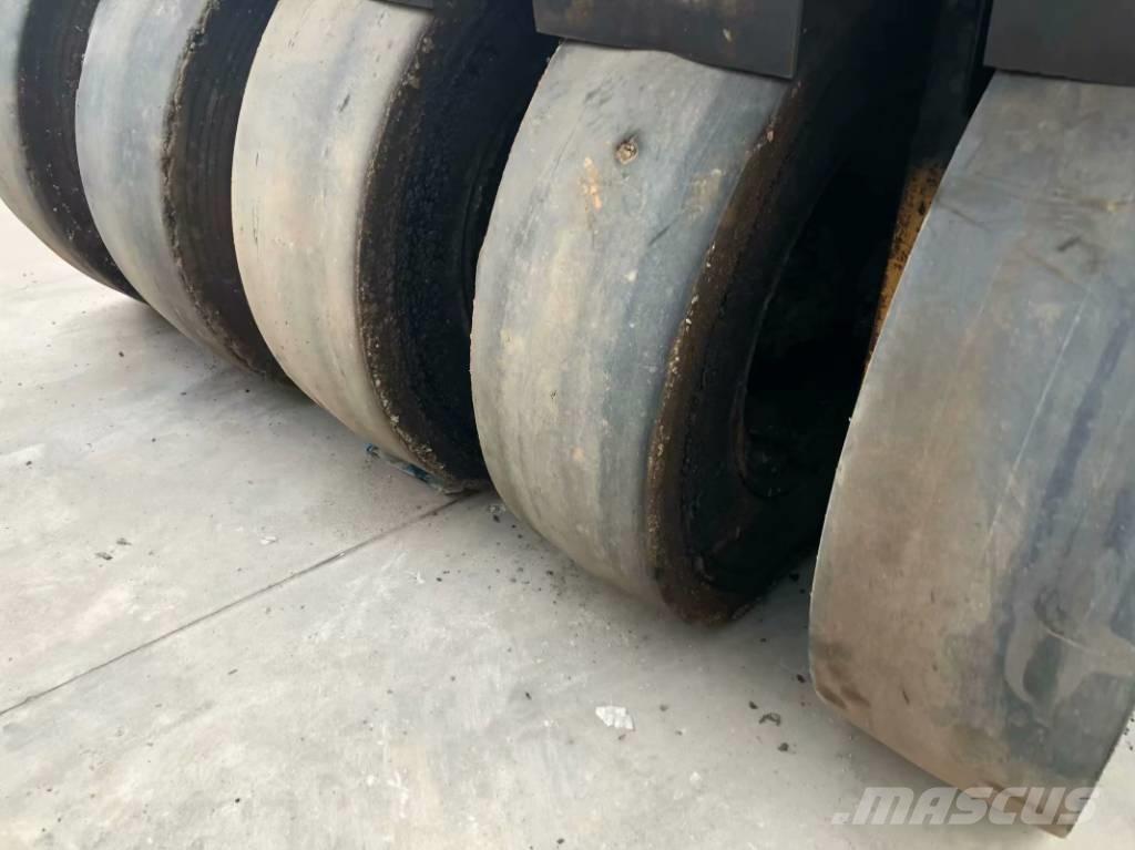 XCMG XP 303 Pneumatic tired rollers
