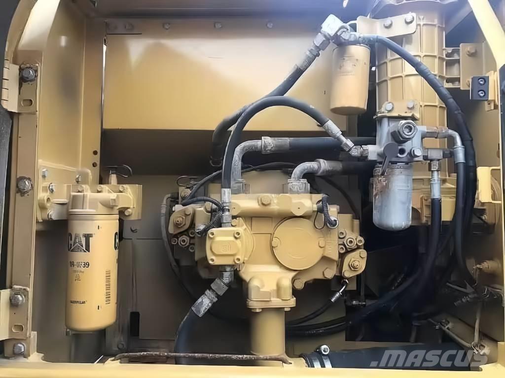 CAT 323 D L Crawler excavators