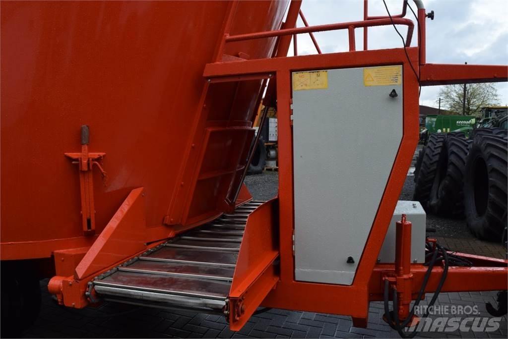 Omas California 18 Mixer feeders