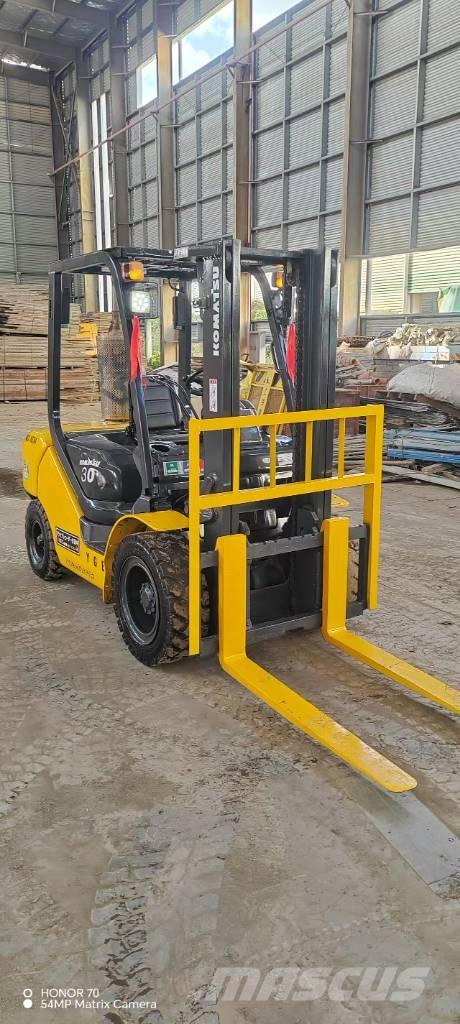 Komatsu FD 30 T-17 Diesel trucks