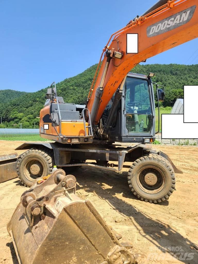 Doosan DX 140 W Wheeled excavators