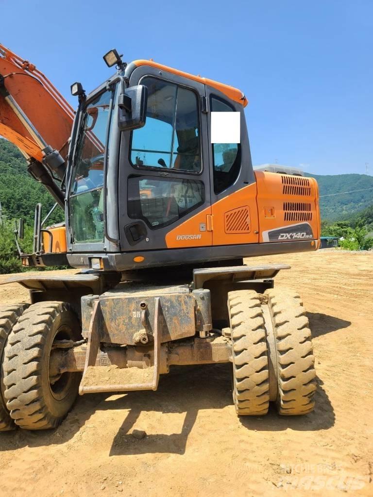 Doosan DX 140 W Wheeled excavators