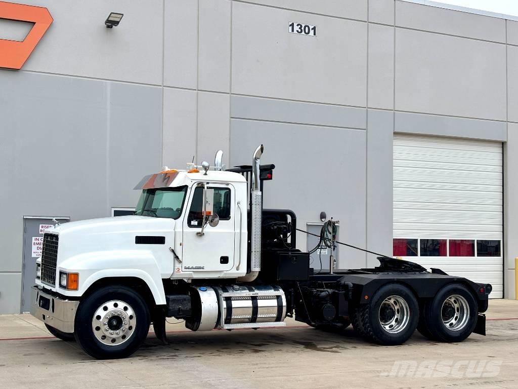 Mack CHU 613 Recovery vehicles