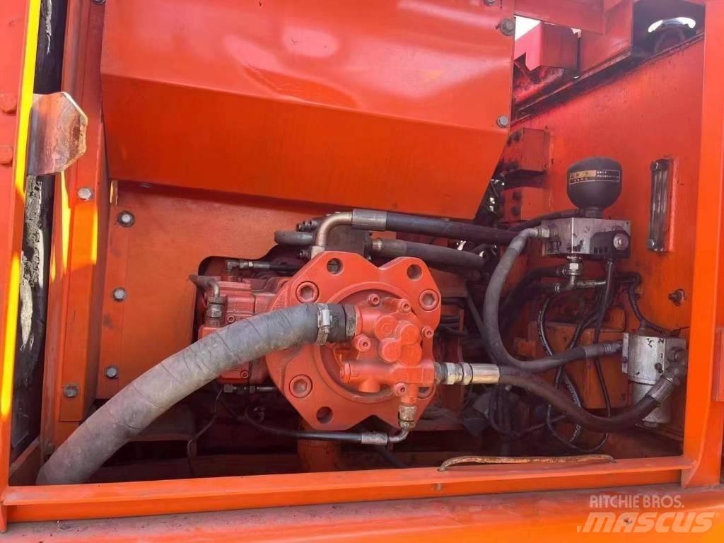 Doosan DH 220 Crawler excavators
