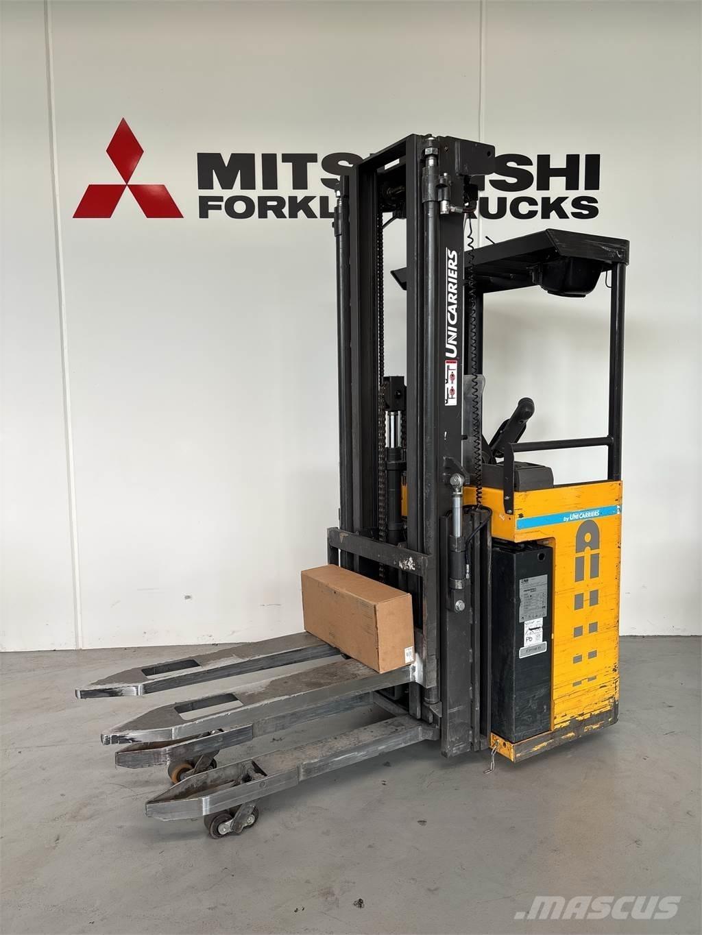 Atlet X160 Pedestrian stacker