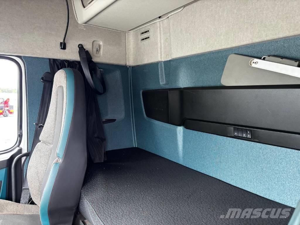 Volvo FM 330 Box body trucks