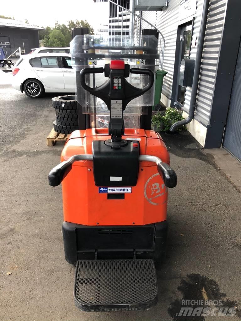 BT SPE 125 Self propelled stackers