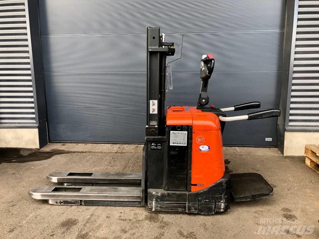 BT SPE 125 Self propelled stackers