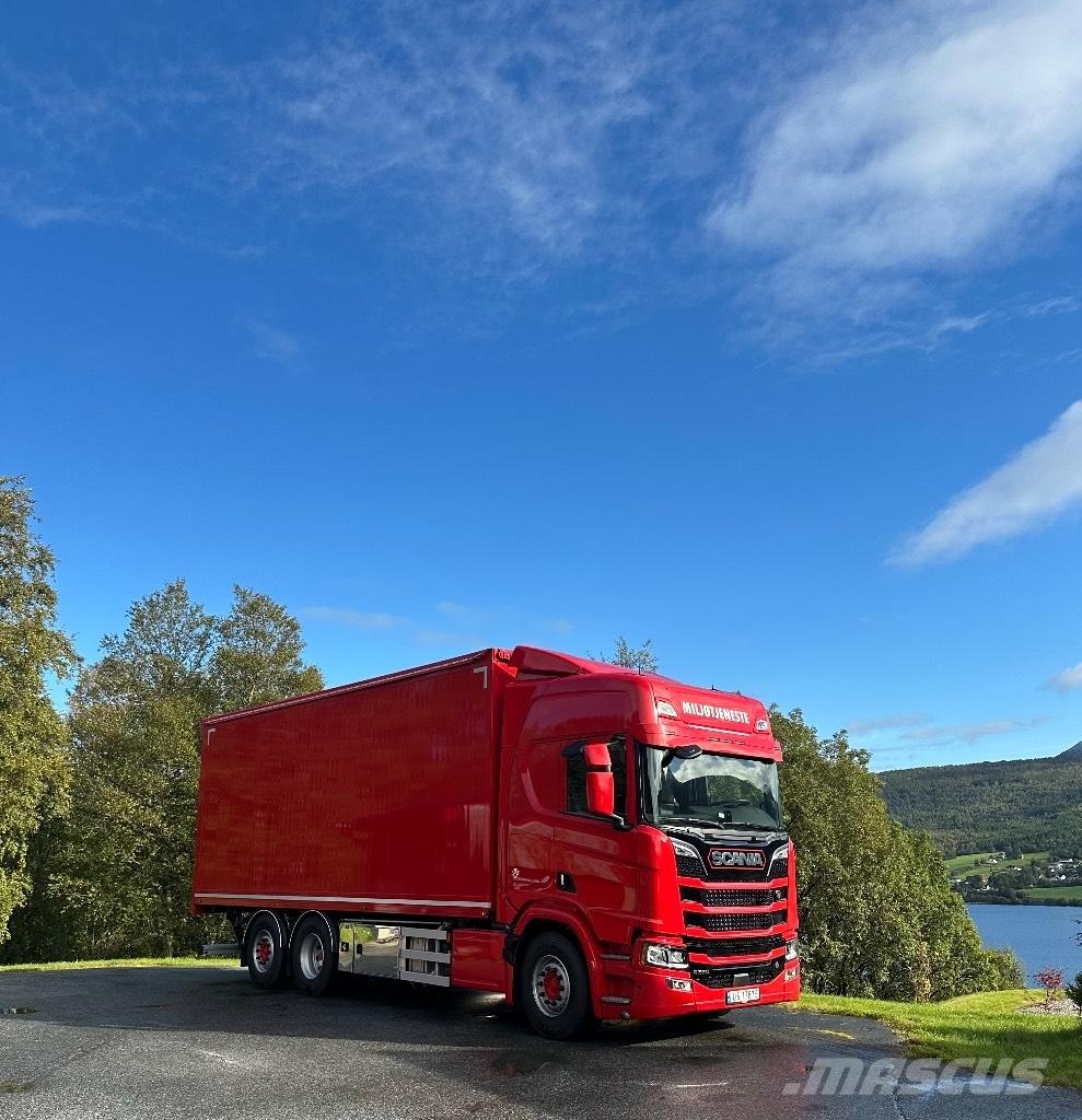 Scania R 590 Wood chip trucks