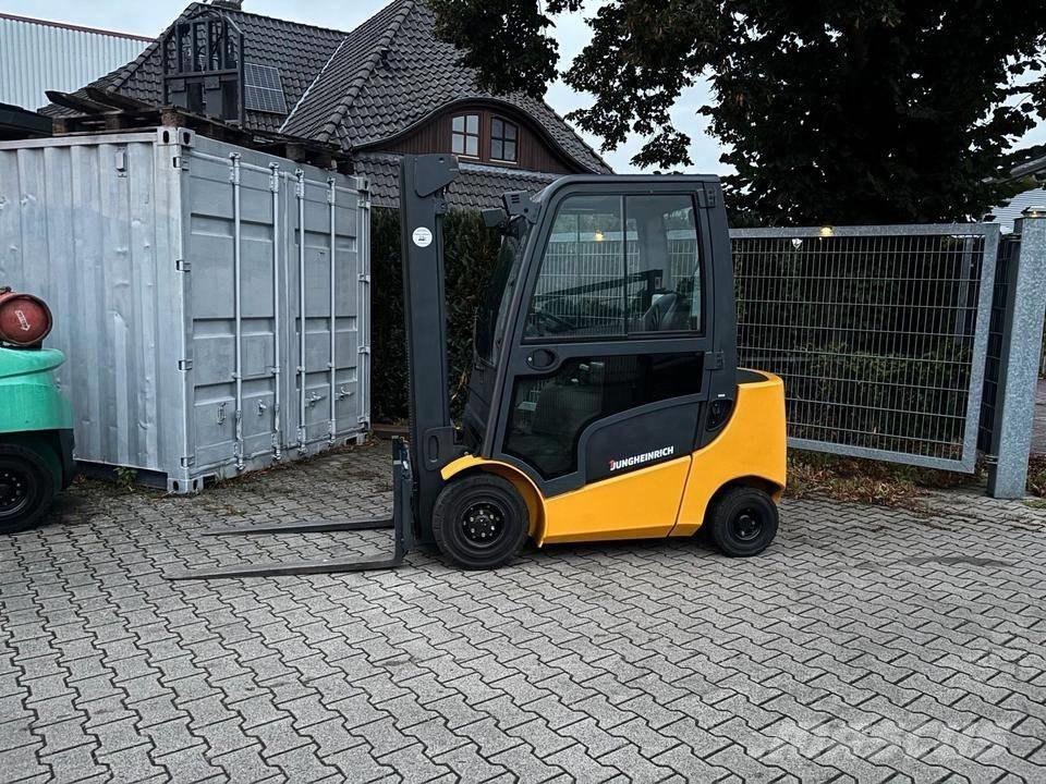 Jungheinrich DFG 320 Diesel trucks