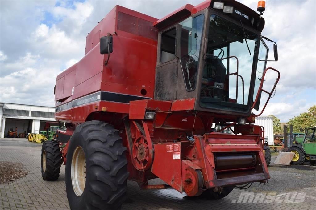 Case IH 1680 Axial Combine harvesters
