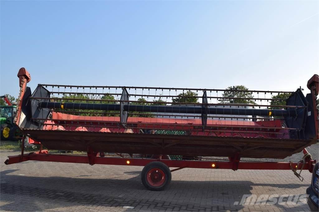 Case IH 1680 Axial Combine harvesters